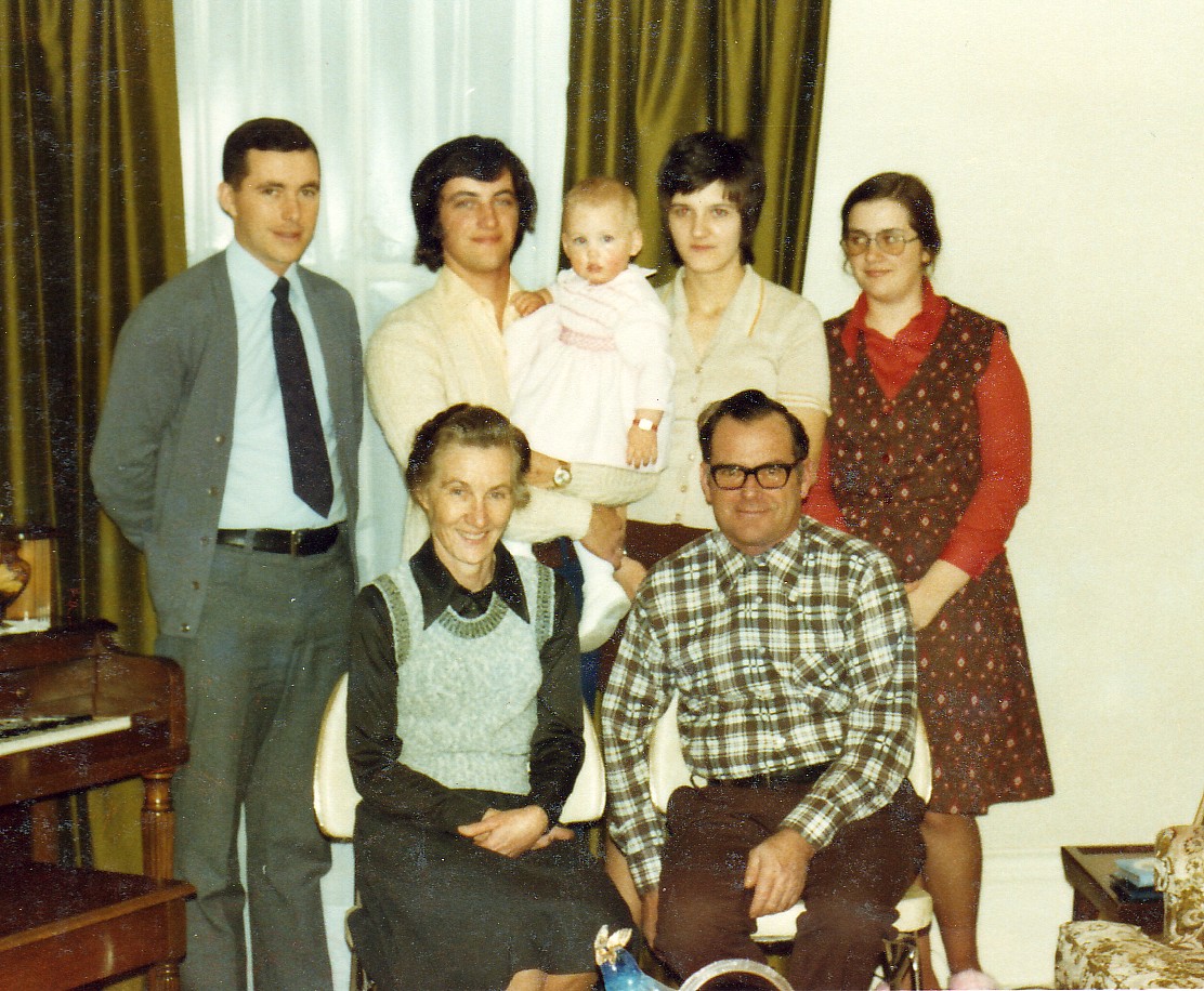 pictures/CECILIA & WILLIAM HUTCHISON/Groups/1.2.2  (2).jpg